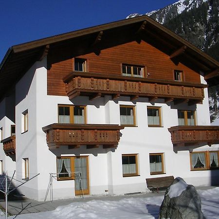 Haus Hafele Hotel Kaunertal Buitenkant foto